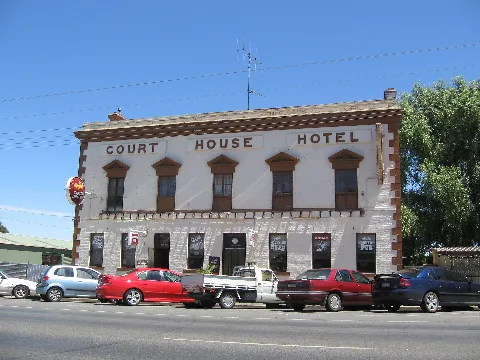 Smythedalecourthousehotel
