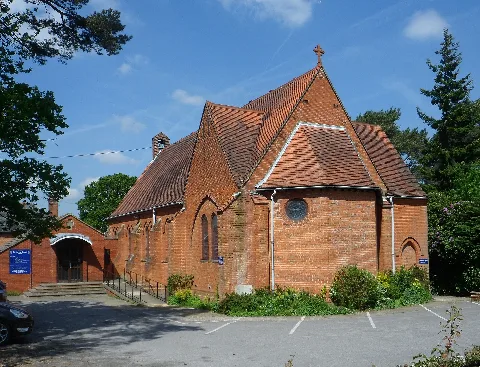 St Mary's Church, Wood Street, Ash Vale (May 2014) (2)