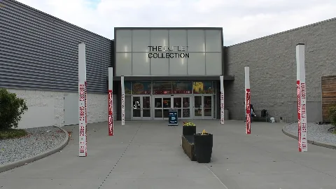 The Outlet Collection Seattle Entrance