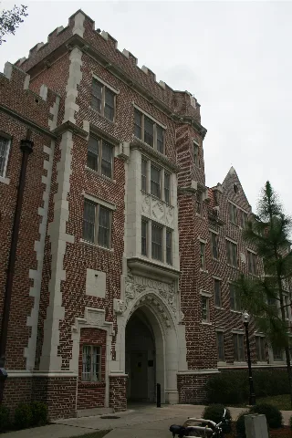 Ufhistoricbuildingsleddhall