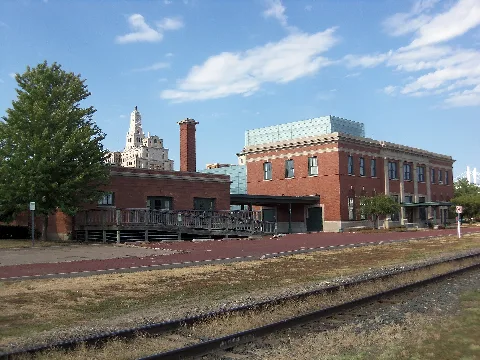 Union Station And Burlington Freight House (Davenport, Iowa)