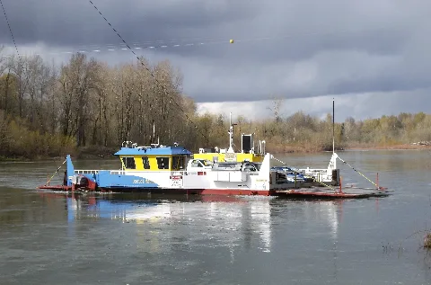 Wheatland Ferry Approaching East Landing P2326