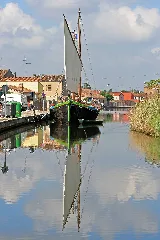 Barcone Sul Canale Lombardo Panoramio