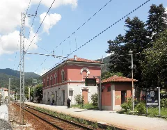 Canzo Stazione Ferr Lato Binari
