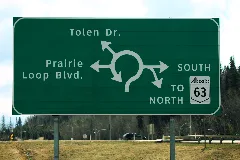 Prairielooproad Roundaboutsign1 (27838919954)