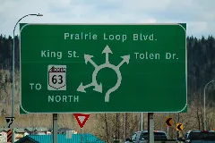 Prairielooproad Roundaboutsign2 (28172569830)