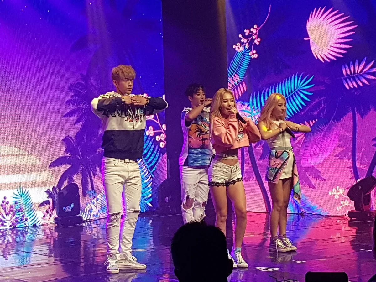 170719 카드 Kard Hola Hola First Mini Album Debut Showcase 04
