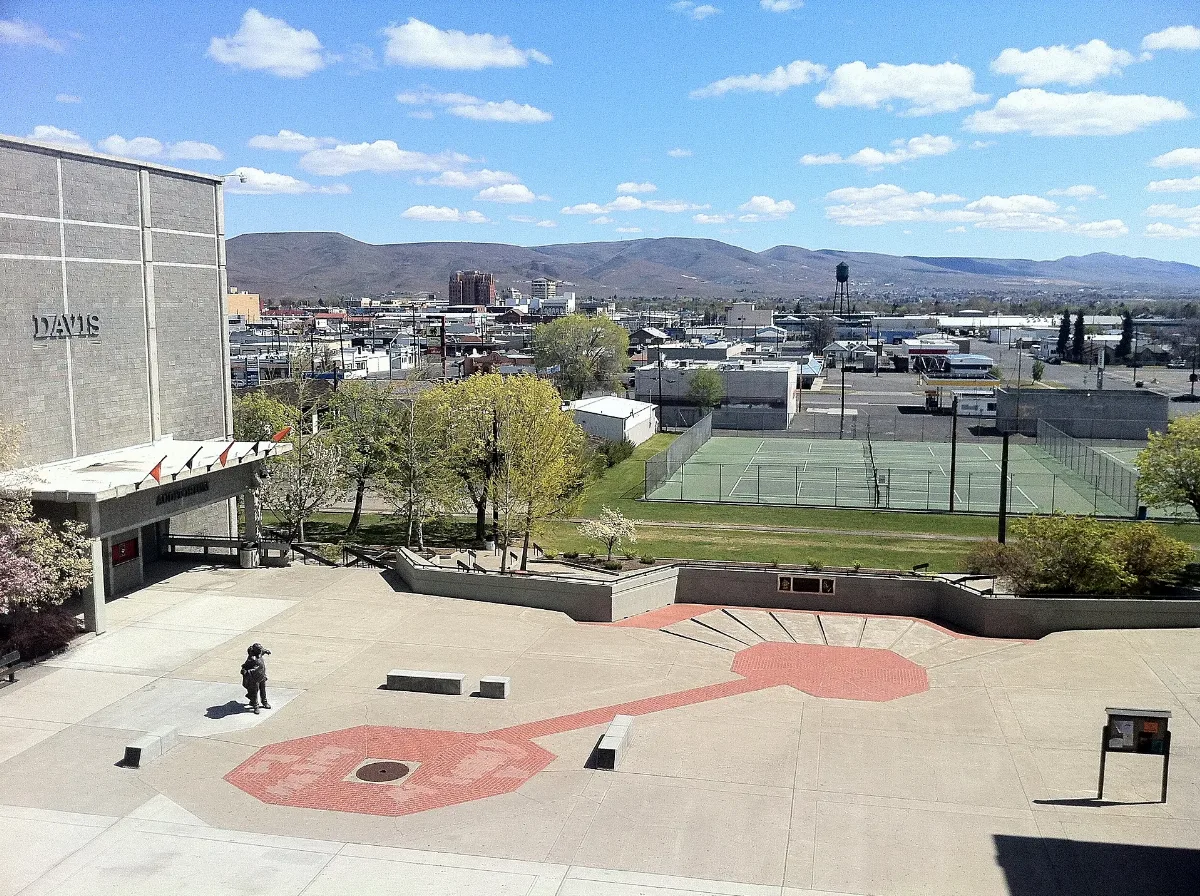 A.c. Davis High School, Yakima Washington