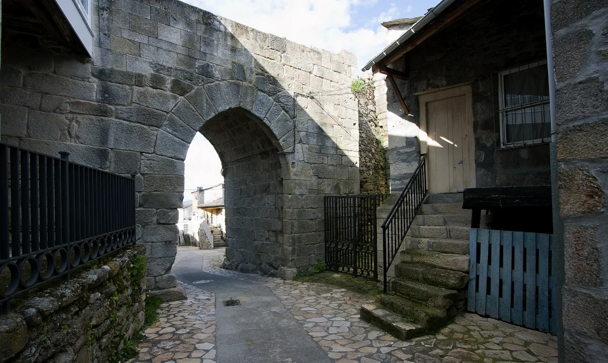 A Porta Da Vila, Manzaneda, Ourense