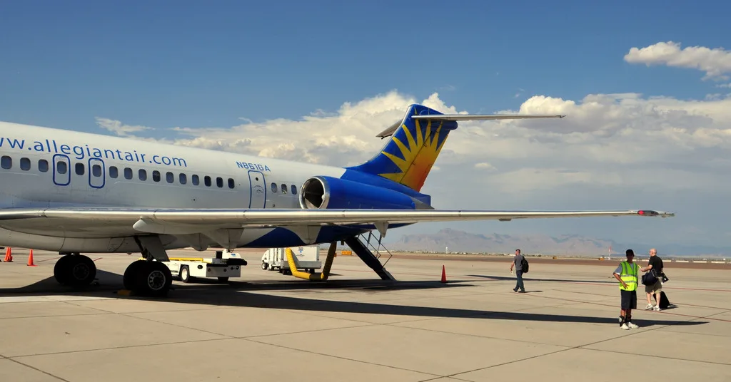 Allegiant Air At Phoenix Mesa Gateway Airport (7073869543)