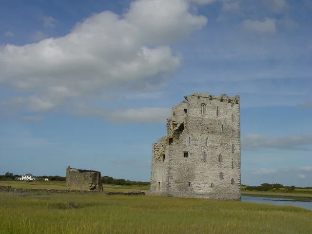 Carrigafoyle Castle 01