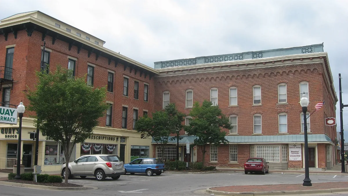 Central Hotel Complex In Galion