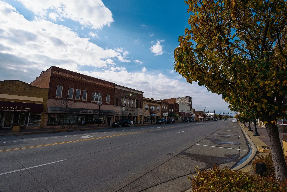 Downtown Marshall, Minnesota (37860713351)