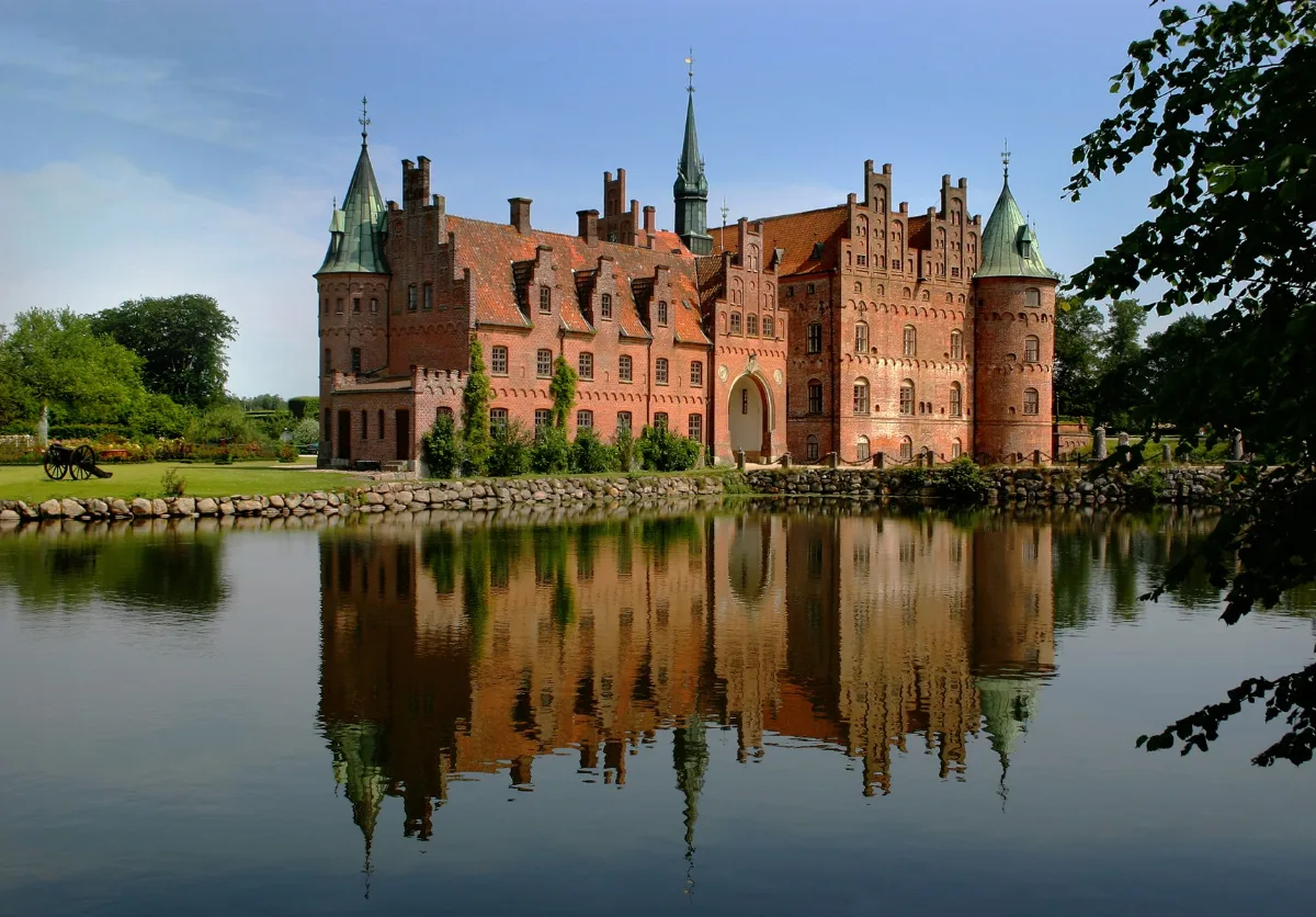 Egeskov Slot Spejling Edit 2