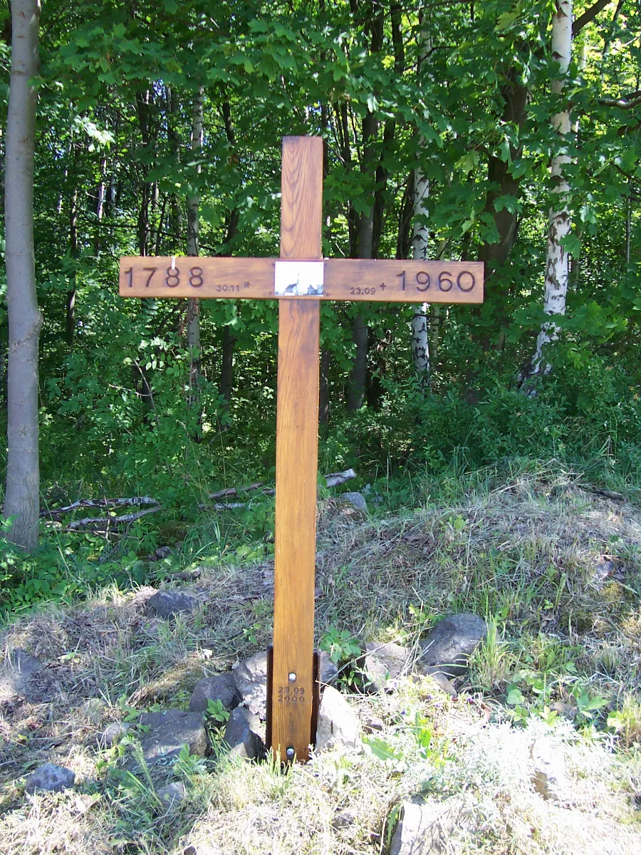 Ein Holzkreuz Erinnert An Den Ehemaligen Ort Fugau