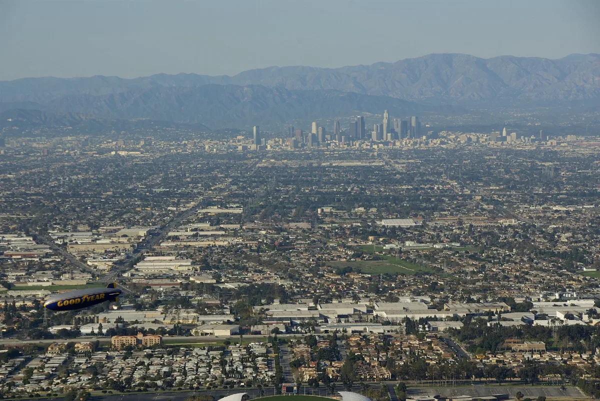 Goodyear Blimp Spirit Of America Returning To Its Base (4361893820)