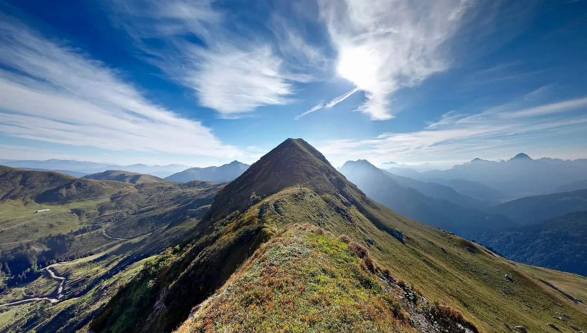 Green Monte Lodin Landscape (Unsplash)