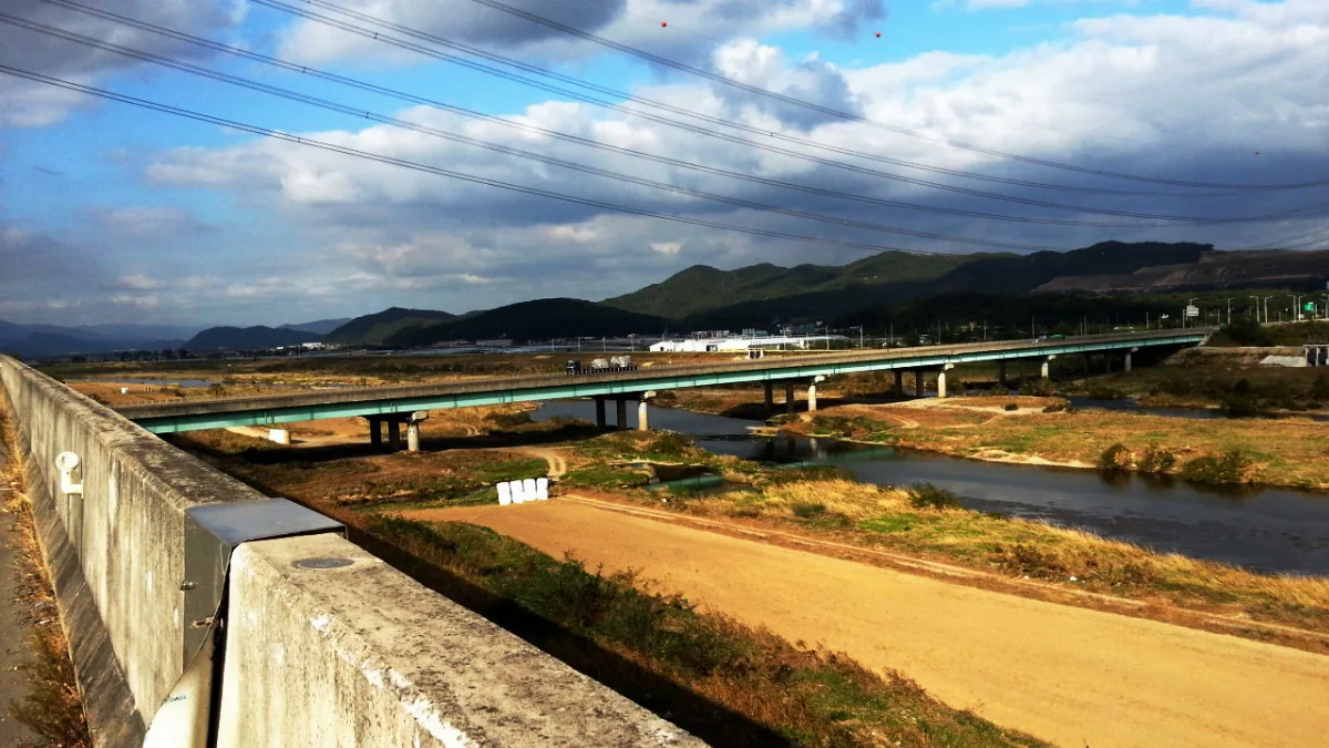 Gyeongju Hyeonggang Bridge (Direction Hyeong Ro)
