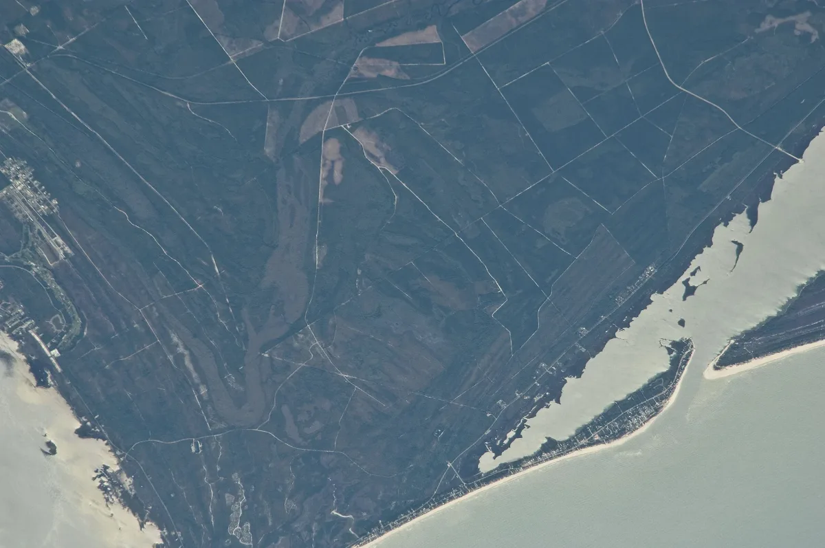Iss023 E 18675 View Of Earth