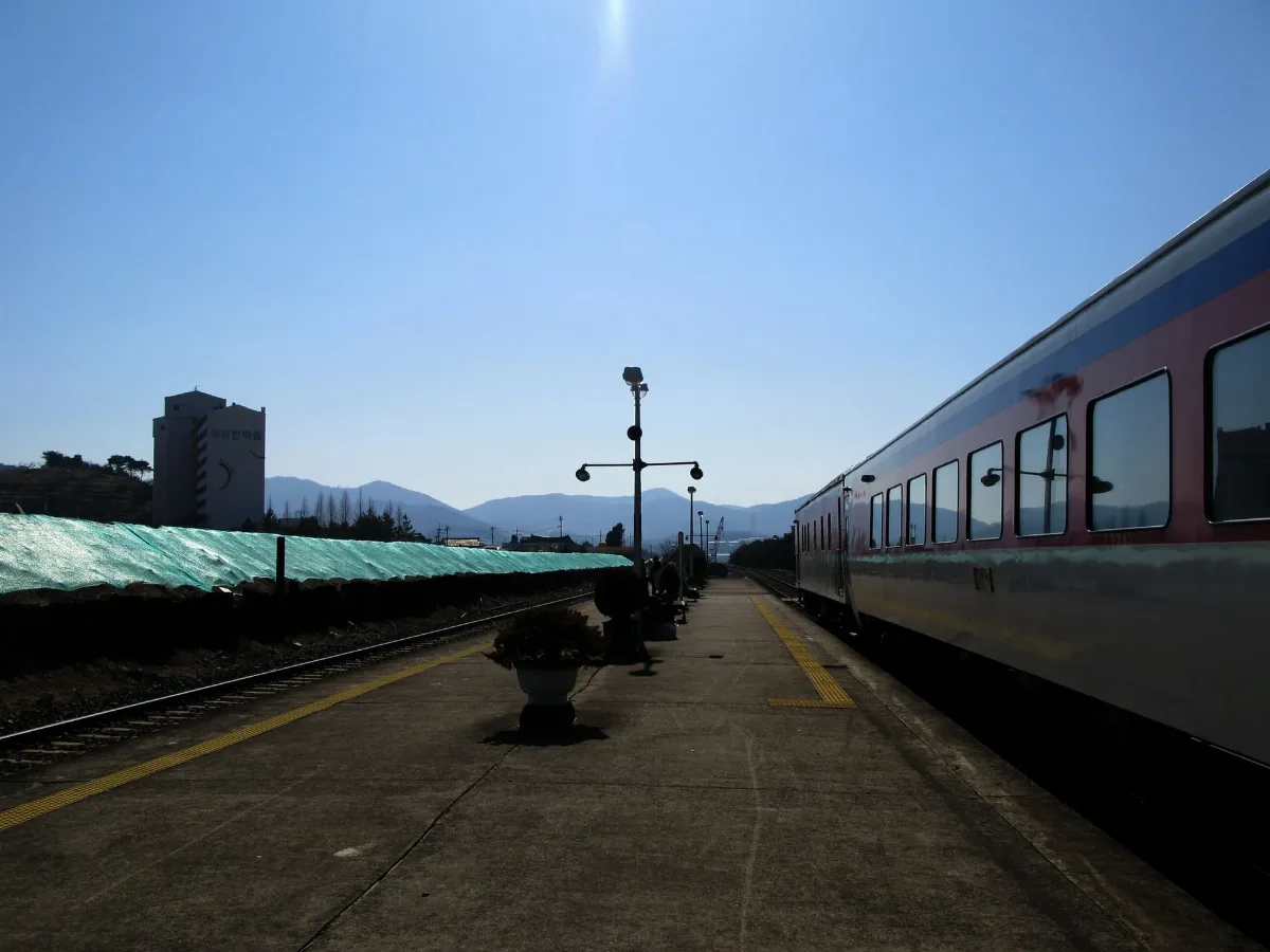 Korail Gyeongjeon Line Hallimjeong Station Platform2