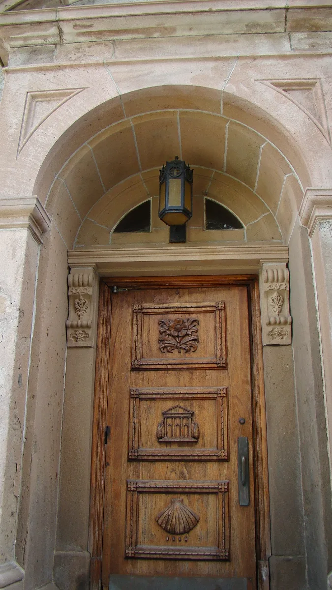 Saint Ninian's Cathedral's Door