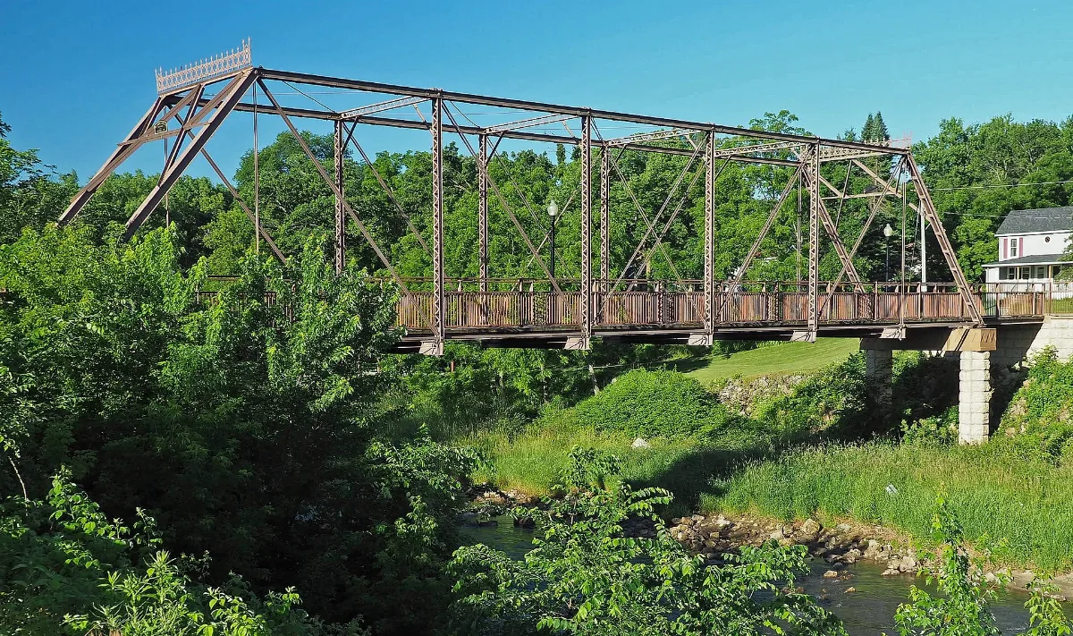 Walnut St Bridge 01